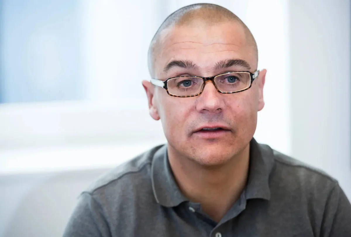 Wittert ein Geschäft: Investor Gregor Greber. Man sieht einen Mann mit Brille und Glatze.